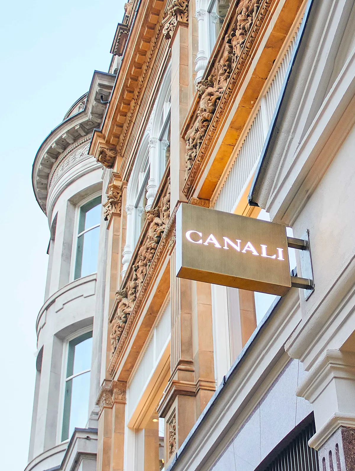 Canali - 意大利与英国文化的融合。在Mayfair区中心，保持平衡和庄重。 - By HDG